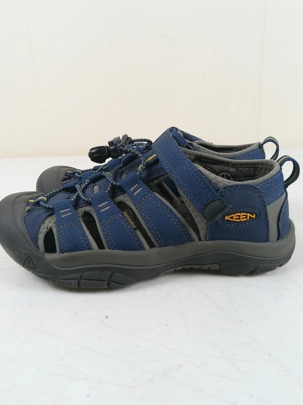 Keen Newport H2 Hiking Sandals Kids Size 3 Closed-Toe Adventure Outdoor